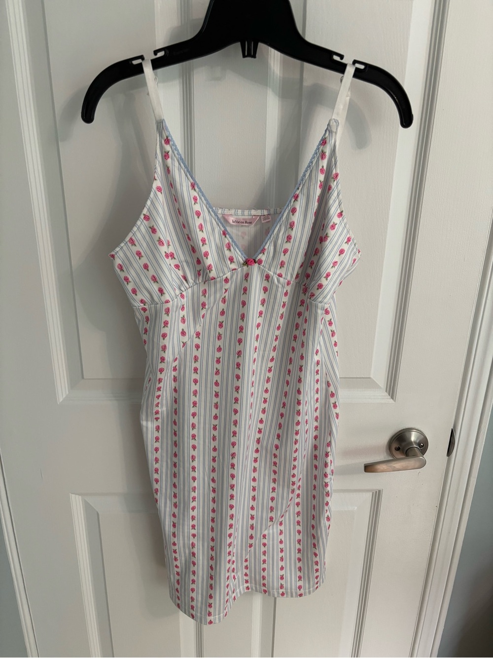 La Vie en Rose Nightgown with Rose Print NWOT